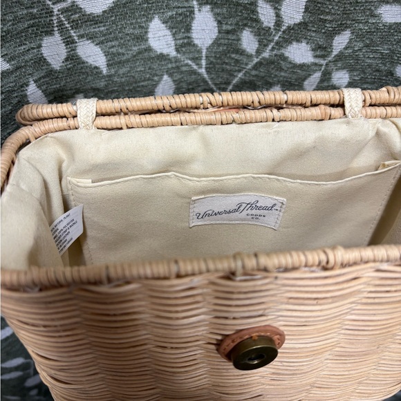 Universal Thread Tan Wicker Crossbody Handbag With Faux Leather Strap - Picture 4 of 11